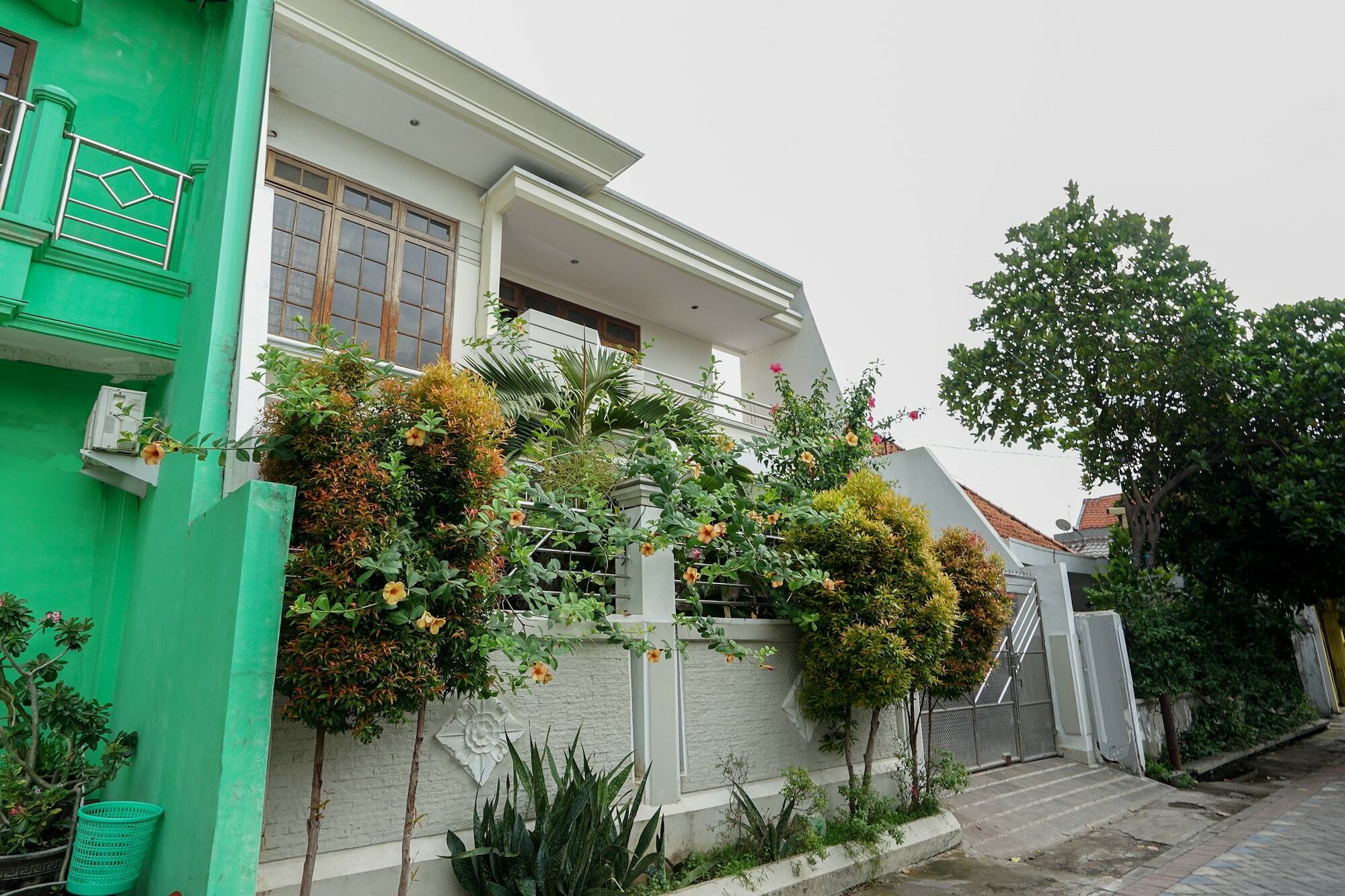 Bumi Banyu Bening Syariah By Ecommerceloka Surabaya Exterior foto